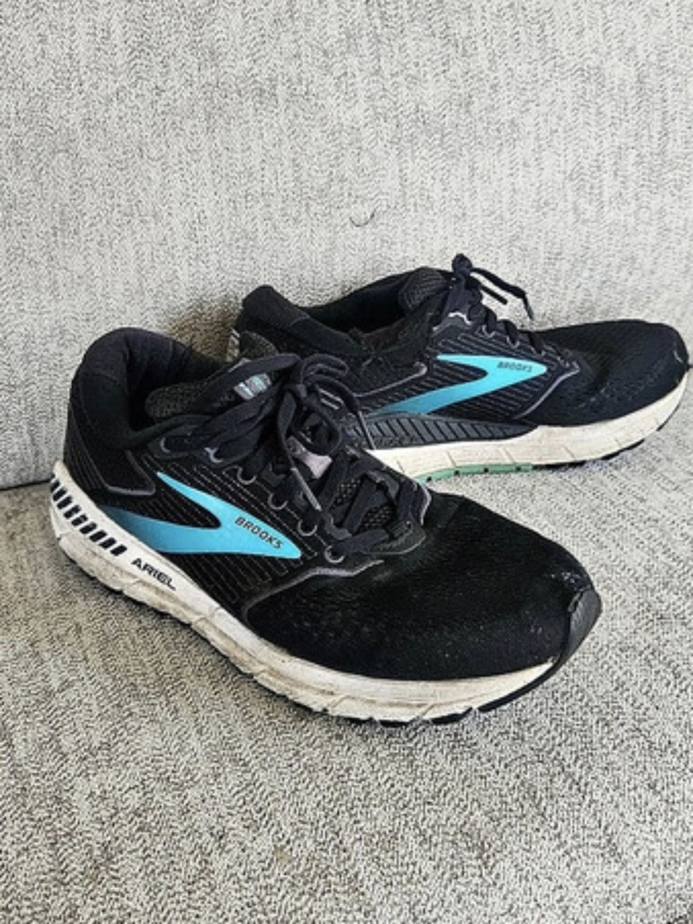Brooks Ariel running shoes in size US 10.5 Wide